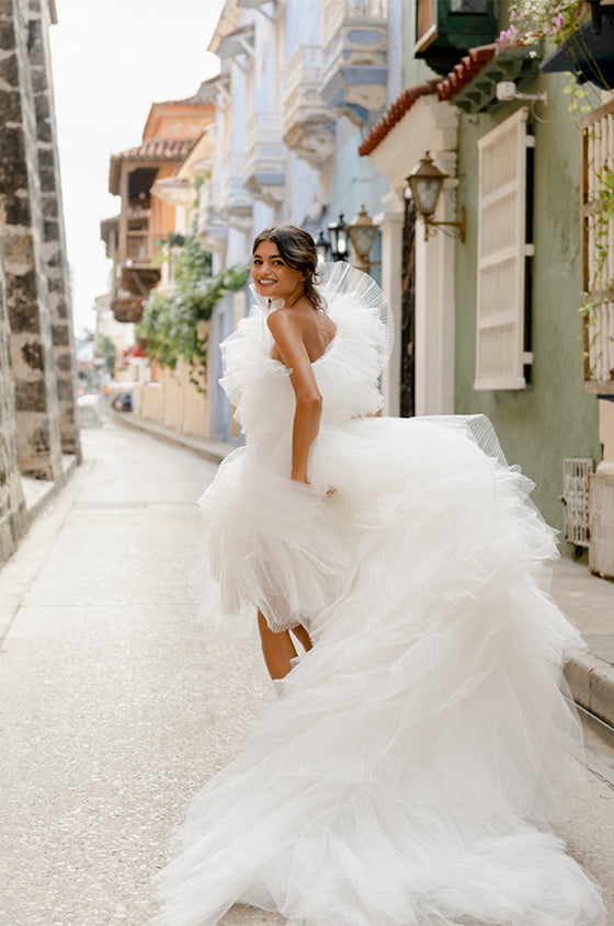 Monique lhuillier shop feather wedding dress