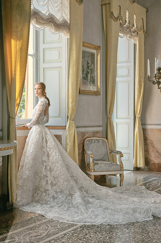 Iconic Designs Bridal Lookbook Monique Lhuillier