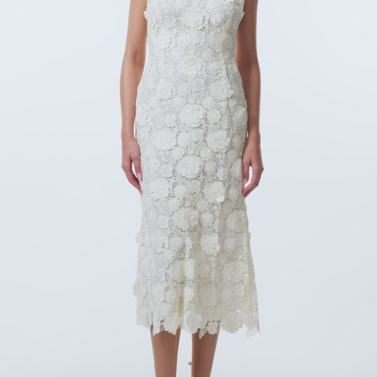 Monique Lhuillier Spring 2026 Ivory Three-dimensional floral lace sleeveless midi dress - video.