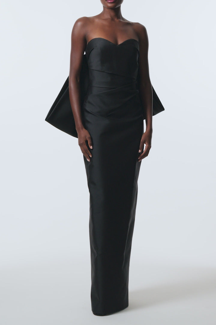 Monique Lhuillier Fall 2025 Noir strapless column gown with sweetheart neckline and back bow draping - video.
