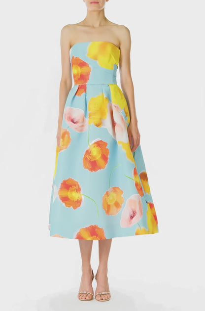 Monique Lhuillier Spring 2025 Strapless tea-length dress with draped bodice and pleated skirt in poppy printed blue faille fabric - video.