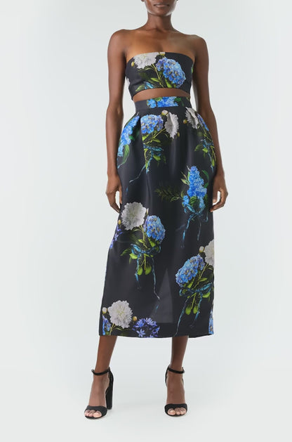 Monique Lhuillier Fall 2024 midi skirt with pockets in Night Sky Multi floral printed gazar - video.