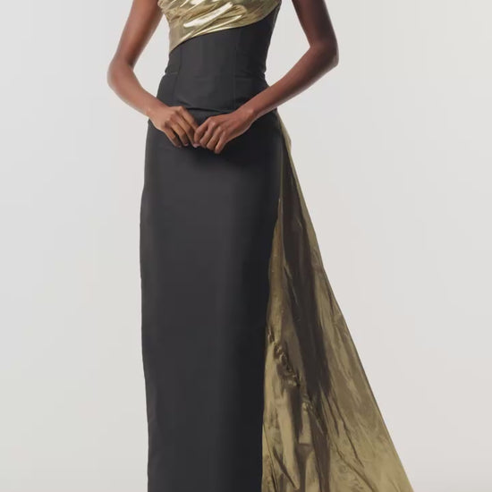 Monique Lhuillier Fall 2026 Noir/Gold lamé and faille strapless draped column gown and train - video.