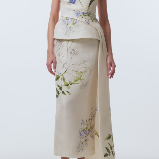 Monique Lhuillier Spring 2026 Iris Bouquet
Printed Gazar Strapless draped peplum gown - video.