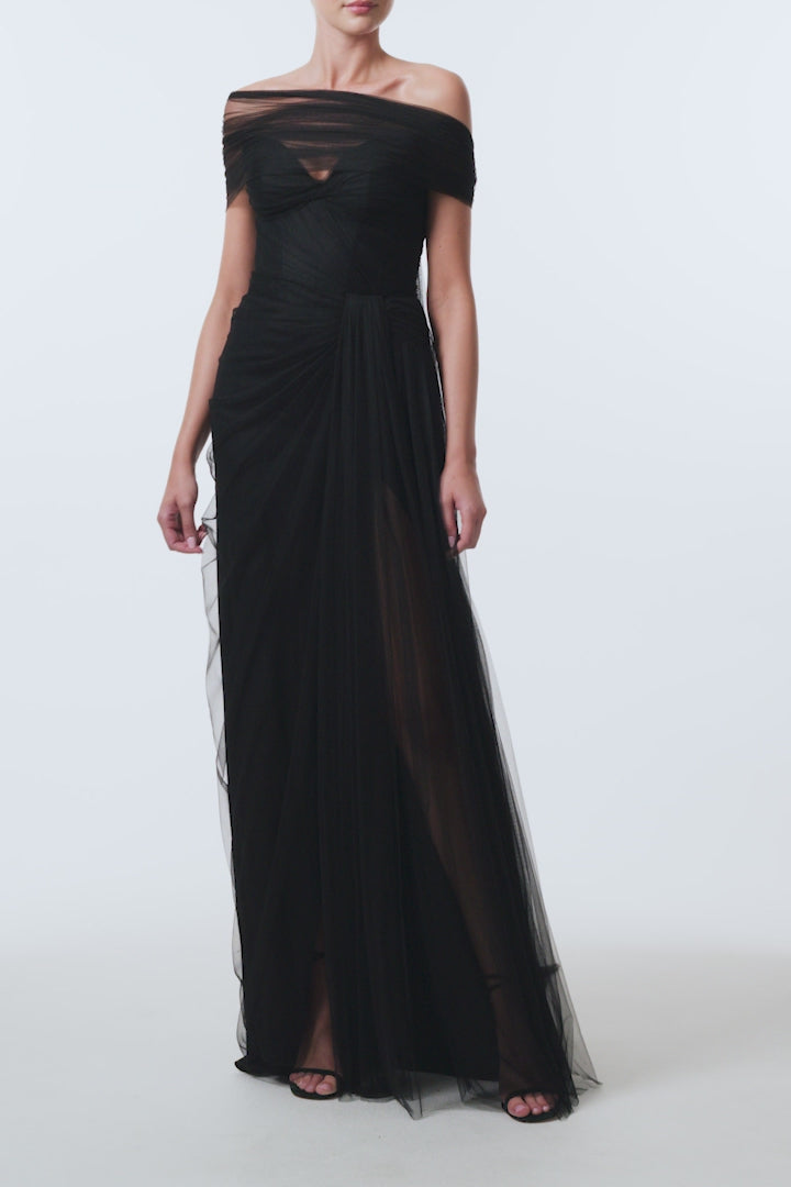 Monique Lhuillier Spring 2026 Strapless draped gown with detachable wrap
and streamers in Noir Spanish tulle- video.