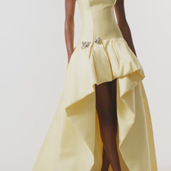 Monique Lhuillier Fall 2026 Pale Yellow Mikado Pique strapless ballgown with train and floral embellishment - video.