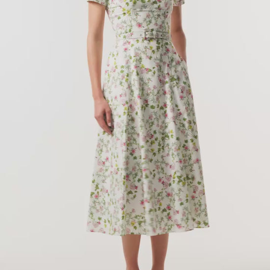 Monique Lhuillier Fall 2026 Short Sleeve Floral Day Dress in Silk White/Multi Ivy Bloom Printed Stretch Cotton Poplin with jewel neckline, belt, pockets and a-line skirt - video. 