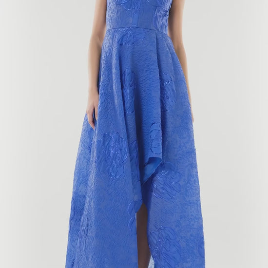 ML Monique Lhuillier Spring 2024 strapless gown with high-low hem in metallic royal blue - video.