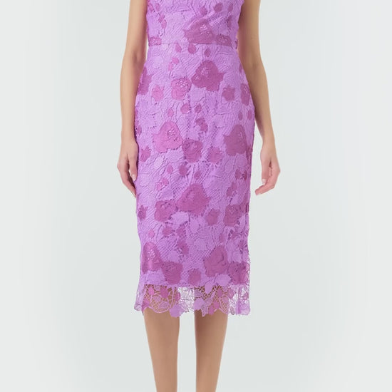 ML Monique Lhuillier Spring 2024 sleeveless, jewel neck sheath dress in Lilac Pearl metallic lace - video.