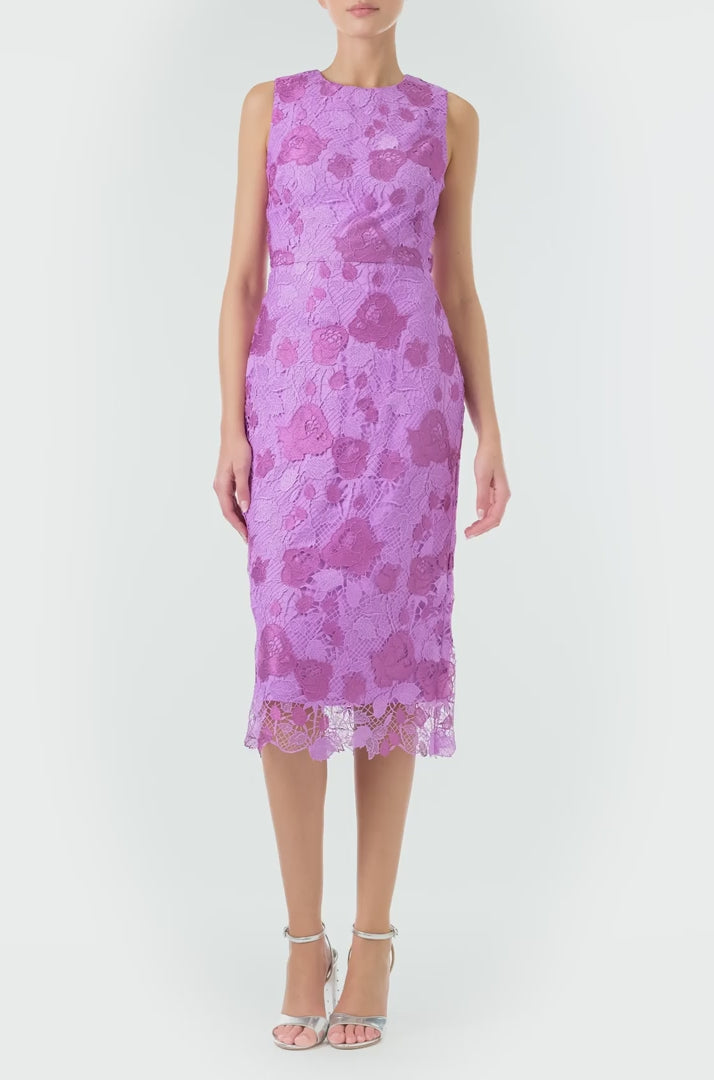 ML Monique Lhuillier Spring 2024 sleeveless, jewel neck sheath dress in Lilac Pearl metallic lace - video.