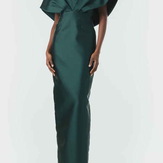 Monique Lhuillier Fall 2024 Pleated V-neck sculptural column gown in Juniper mikado with low back - video.