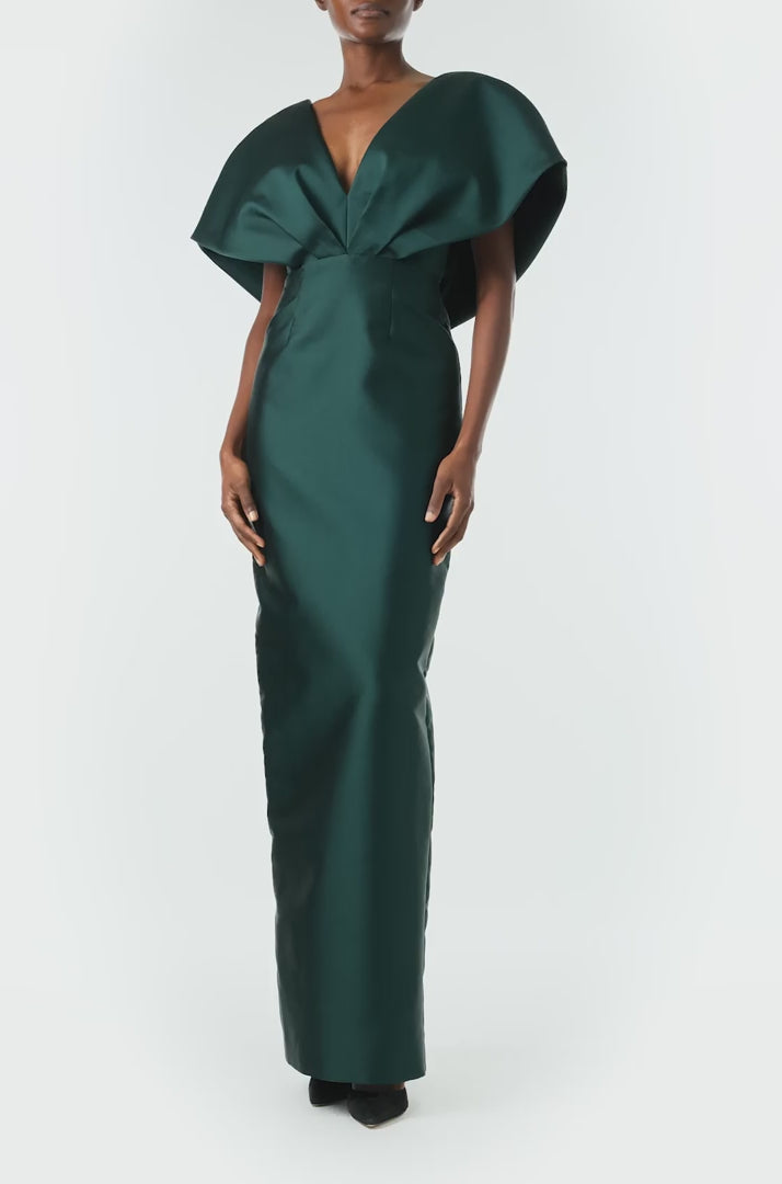 Monique Lhuillier Fall 2024 Pleated V-neck sculptural column gown in Juniper mikado with low back - video.