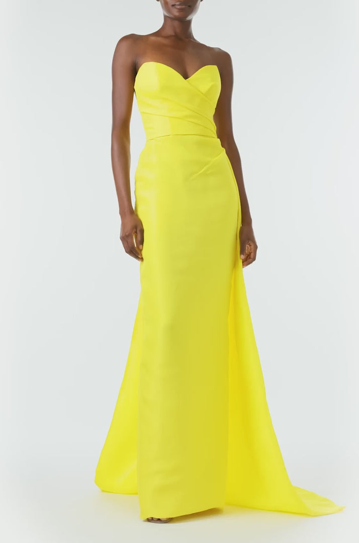 Monique Lhuillier Spring 2024 yellow strapless gown with sweetheart neckline and train - video.