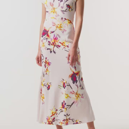 Monique Lhuillier Fall 2026 Lotus Printed Stretch Crepe Short Sleeve Day Dress - video.