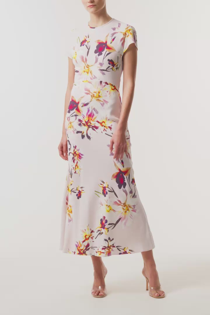 Monique Lhuillier Fall 2026 Lotus Printed Stretch Crepe Short Sleeve Day Dress - video.