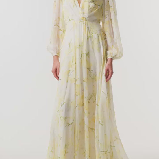 Monique Lhuillier Fall 2026 Pale Yellow/Multi Snapdragon Floral Printed Chiffon Draped V-neck long sleeve gown with blouson sleeves - video.