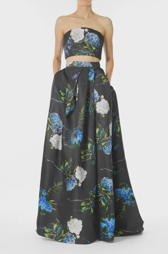 Monique Lhuillier Fall 2024 Pleated ball skirt with pockets and high front leg slit in Night Sky Hydrangea Printed Gazar - video.