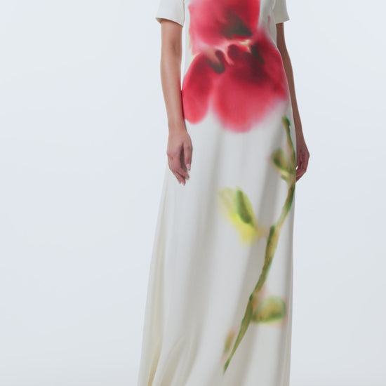 Monique Lhuillier Spring 2026 Ivory/Multi Watercolor Floral Printed Crepe Short -sleeve A-line gown - video.