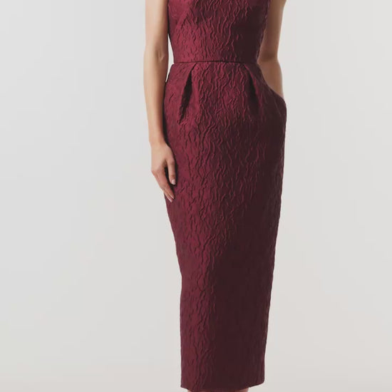 Monique Lhuillier Fall 2026 Rhubarb Jacquard strapless pleated cocktail dress with pockets - video.