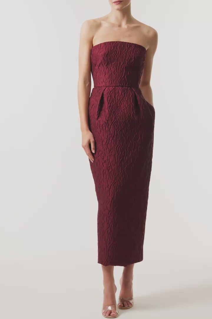 Monique Lhuillier Fall 2026 Rhubarb Jacquard strapless pleated cocktail dress with pockets - video.