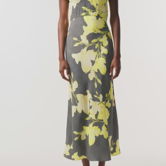 Monique Lhuillier Fall 2026 Short Sleeve Bias Dress cut in Glen Plaid Snapdragon Printed Crepe Suiting- video. 