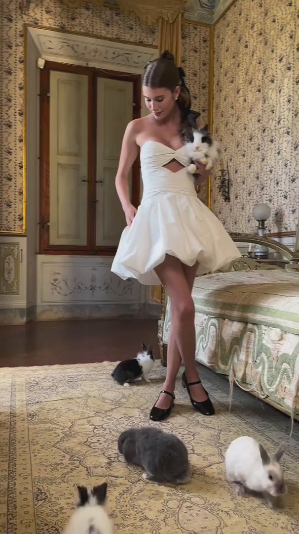 Monique Lhuillier 'Mon Cheri' strapless cocktail dress with sweetheart, peek-a-boo bodice and bubble-hem skirt in silk white taffeta fabric - video.