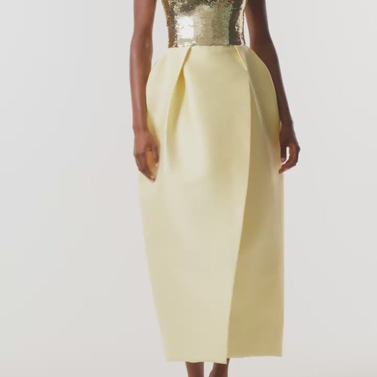 Monique Lhuillier Fall 2026 strapless midi dress with Gold sequin bodice and Pale yellow tulip cut Mikado Piqué skirt - video.