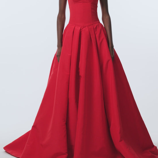 Monique Lhuillier Spring 2026 Basque waist sleeveless ballgown in Poppy Faille -  video.