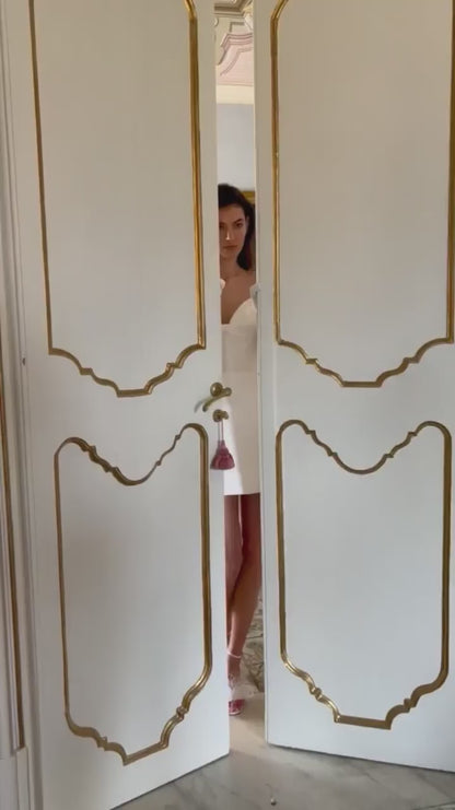 Lila opera length gloves in silk white satin - video.