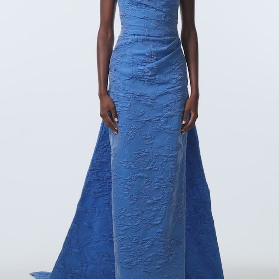 Monique Lhuillier Spring 2026 Lake Botanical Matelassé Draped front column
gown with train - video.
