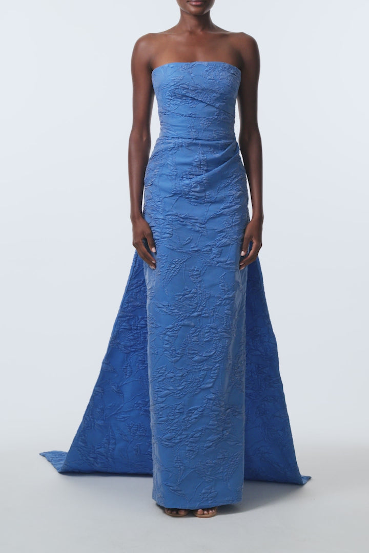 Monique Lhuillier Spring 2026 Lake Botanical Matelassé Draped front column
gown with train - video.