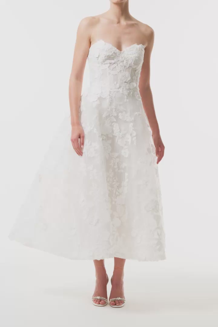 Monique Lhuillier Fall 2024 tea-length, strapless dress in silk white3D lace with full skirt and fitted sweetheart bodice - video.