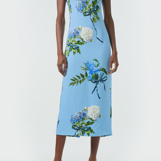 Monique Lhuillier Fall 2024 sleeveless, scoop neck midi dress in Sky Blue floral Hydrangea printed crepe - video.