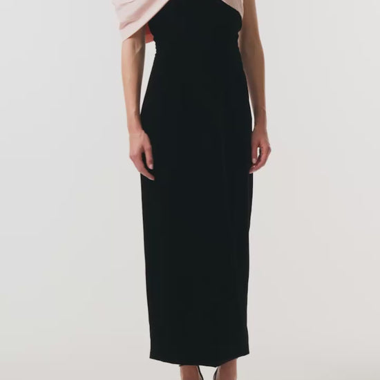 Monique Lhuillier Fall 2024 black velvet sheath dress with pale blush off the shoulder drapeda symmetric twist detail at neckline - video.