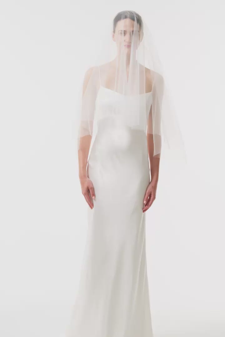 Signature Fingertip Length Veil – Monique Lhuillier