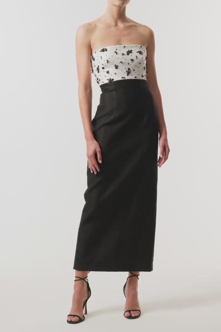 Monique Lhuillier Fall 2026 Silk White/Noir Petite Fleur Embroidered Basketweave Strapless embroidered bodice midi cocktail dress -video.