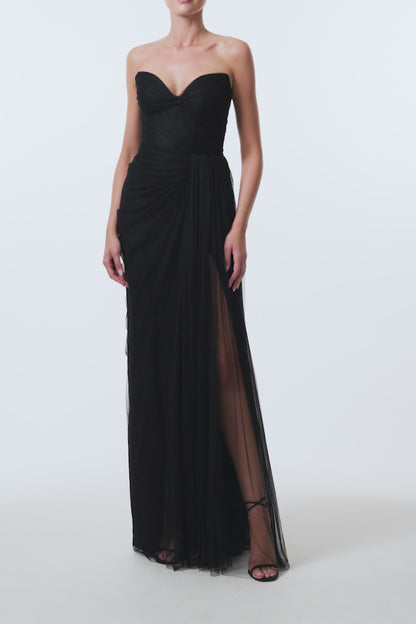 Monique Lhuillier Spring 2026 Strapless draped gown with detachable wrap
and streamers in Noir Spanish tulle - video.