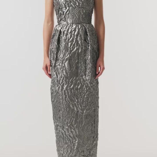 Monique Lhuillier Fall 2026 Chrome Lamé Rose Jacquard Strapless pleated cocktail dress with pockets  - video.