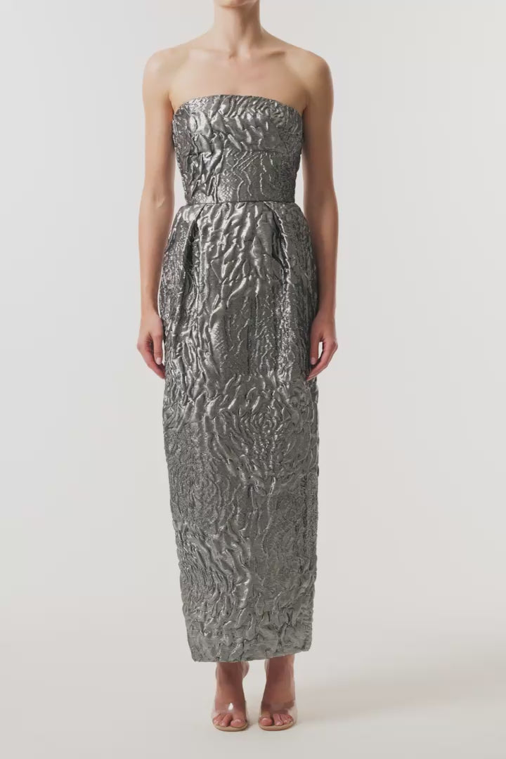 Monique Lhuillier Fall 2026 Chrome Lamé Rose Jacquard Strapless pleated cocktail dress with pockets  - video.