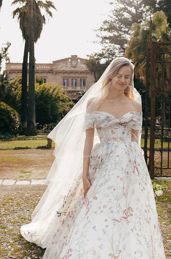 Spring 2023 Bridal Lookbook Monique Lhuillier Spring 2023 Bridal Lookbook Monique Lhuillier