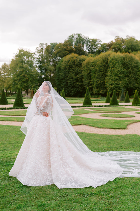 Monique lhuillier cathedral clearance veil