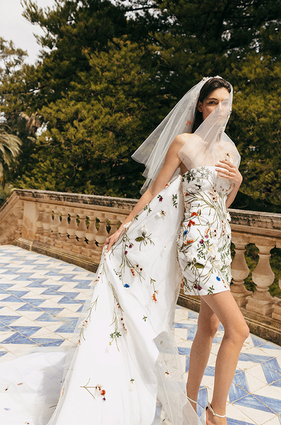 Spring 2023 Bridal Lookbook Monique Lhuillier Spring 2023 Bridal Lookbook Monique Lhuillier