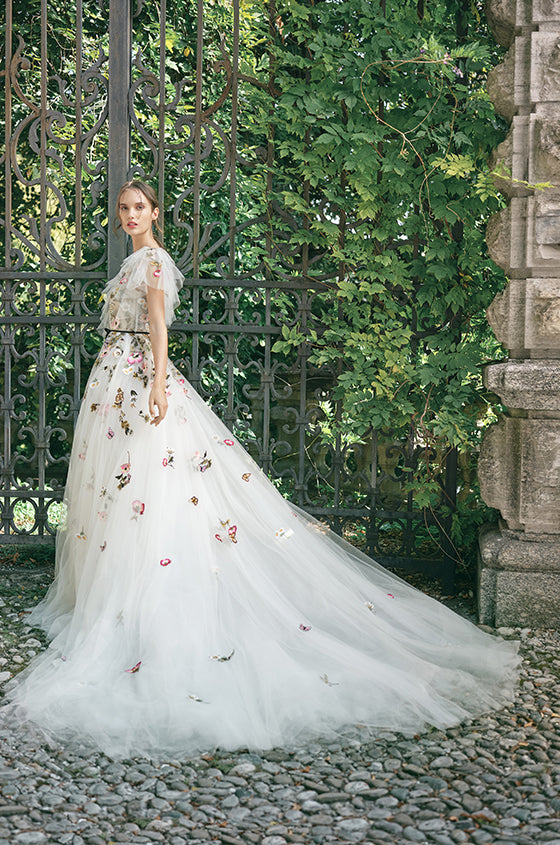 Iconic Designs Bridal Lookbook – Monique Lhuillier